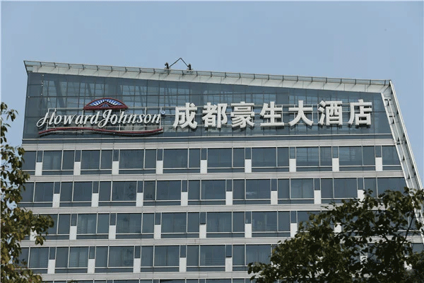 一平方米樓頂發(fā)光字制作安裝的費(fèi)用有哪些？