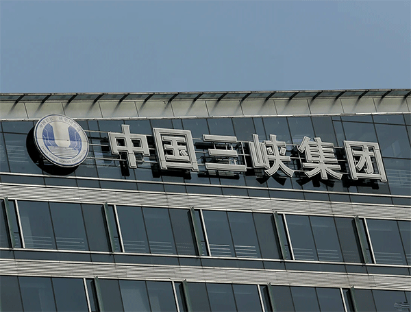 樓頂大型發(fā)光字制作安裝報價方案，可私咨詢哦